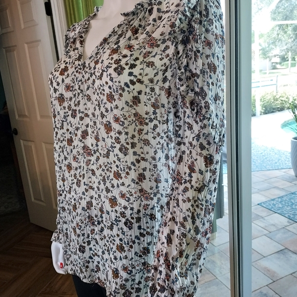 100% Viscose Prairie Top by Loft: Ann Taylor: Size M. - Picture 3 of 16